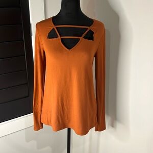 The perfect fall top Buckle Black